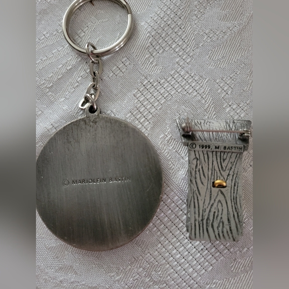 Marjolein Bastin keychain w/ cardinal & bird house w/gold bird brooch both EUC - Picture 2 of 2